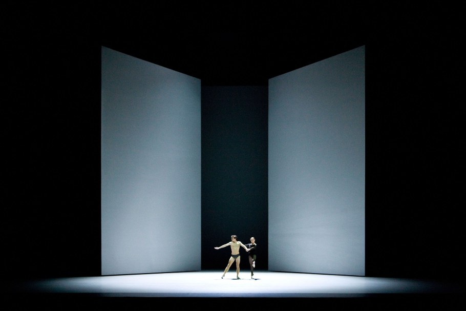 Театральный Минимализм