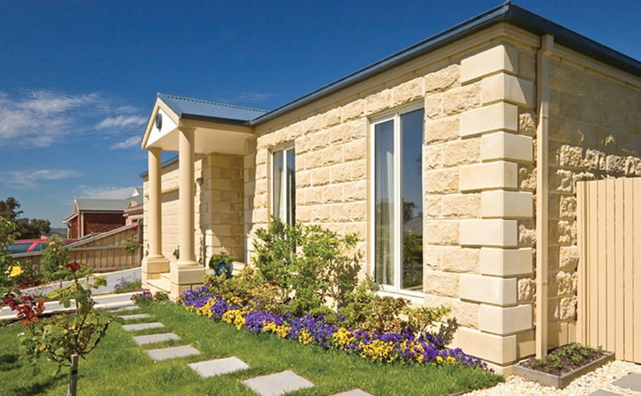 Фасад дома БЛОКАМИ