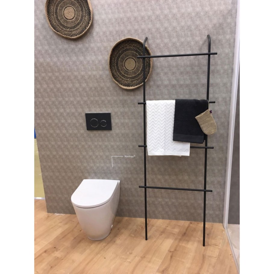 Лестница вешалка для полотенец в ванную