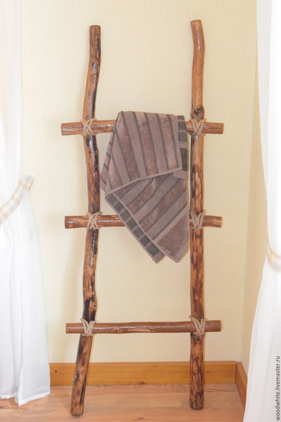 Вешалка для полотенец деревянная