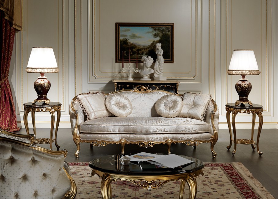 Диван в классическом стиле