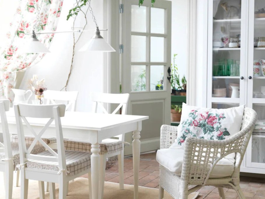 Ингольф в столовой