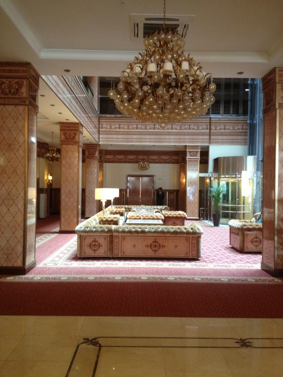 Sk Royal Hotel бассейн