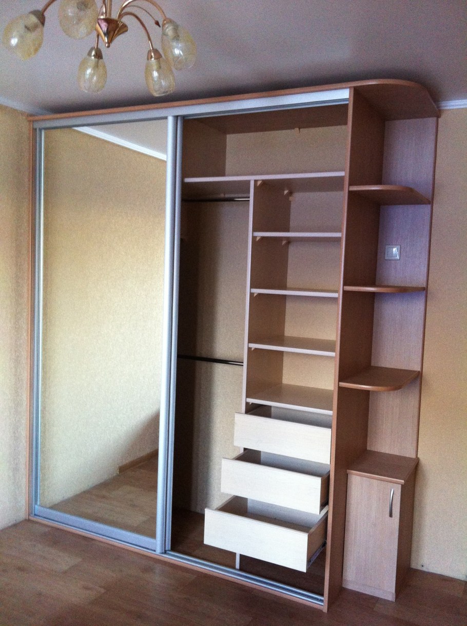 Шкаф купе с полками