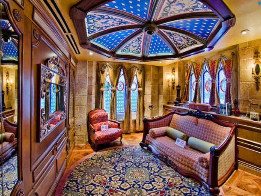 Диснейленд замок Золушки внутри