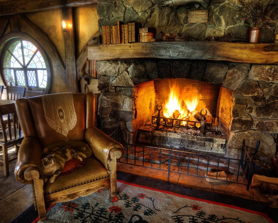 Старинный камин