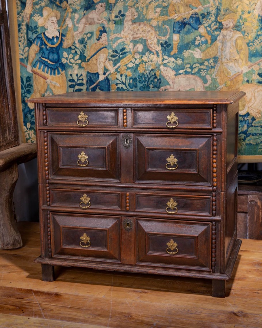 Старый комод