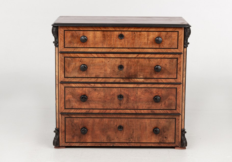 Старинный комод