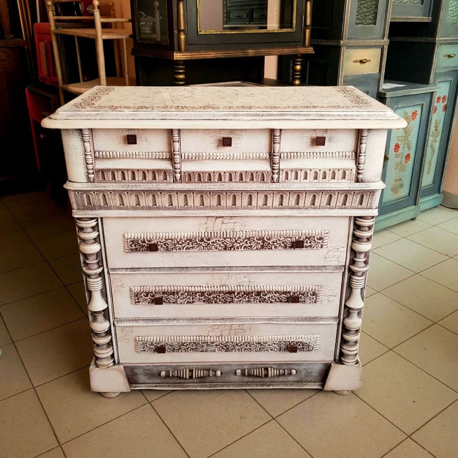 Старинный комод
