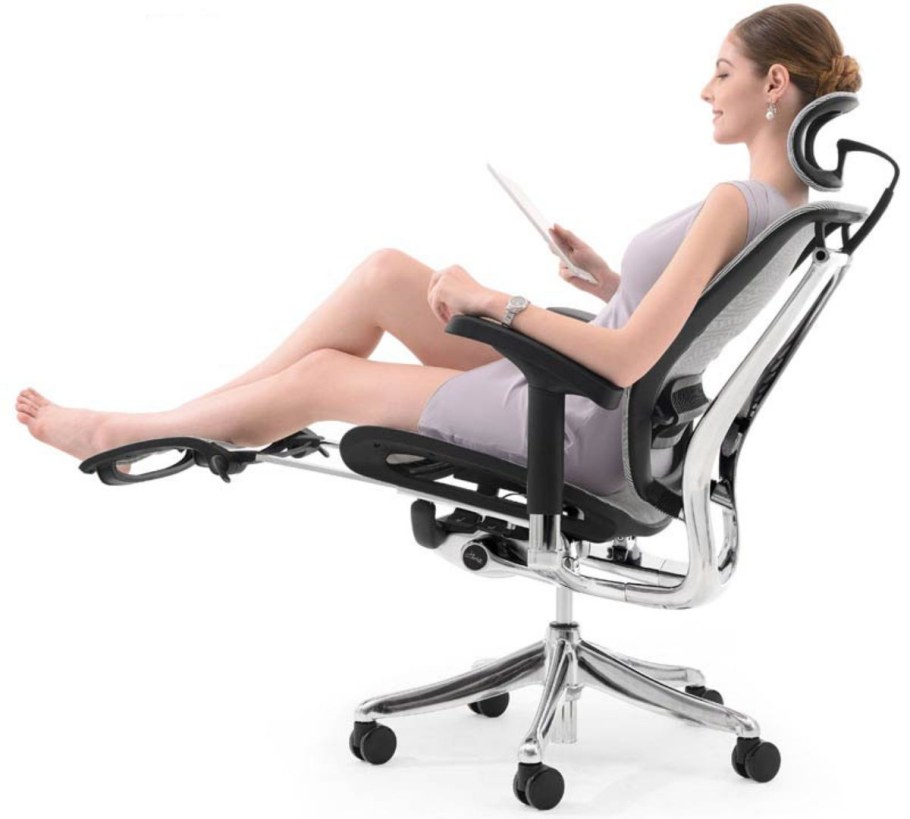 Кресло Expert Spring с подножкой черный