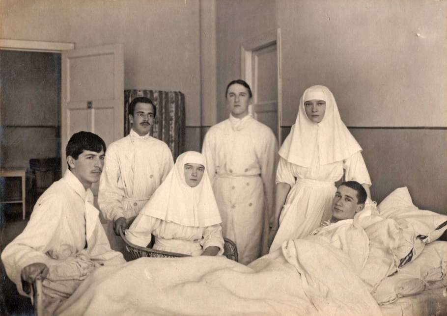 Александра Федоровна сестра милосердия