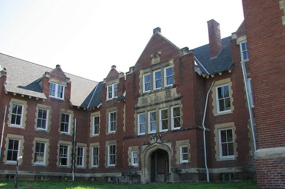 Сиротский приют в Англии