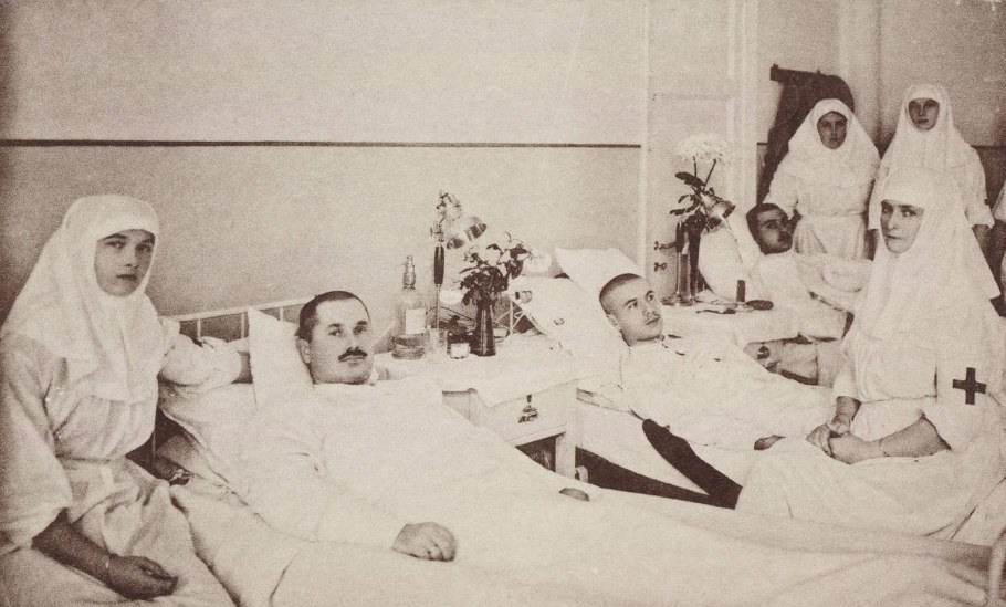 Великие княжны Романовы в госпитале