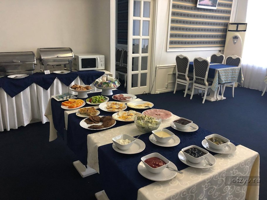 Шведский стол в гостиница Октябрьская