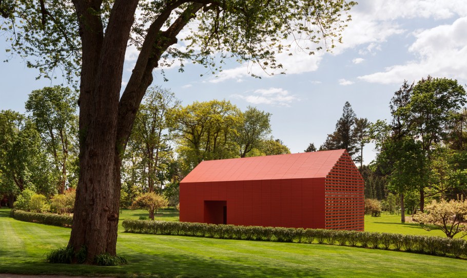 Красный современный дом