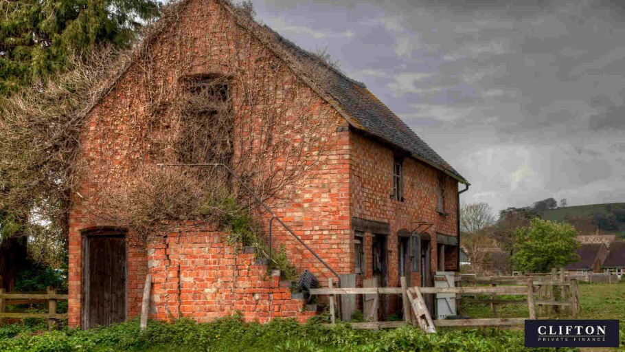 Старинная конюшня в Англии