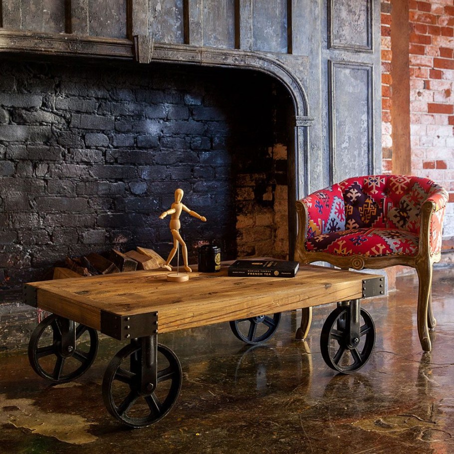 Кофейный столик на колесах в стиле лофт