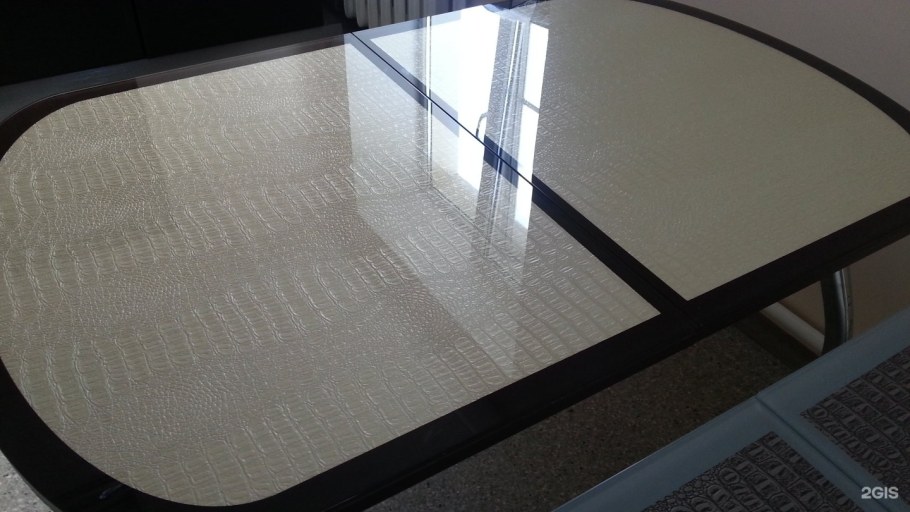 Стол Касабланка-2 с кожей крокодила