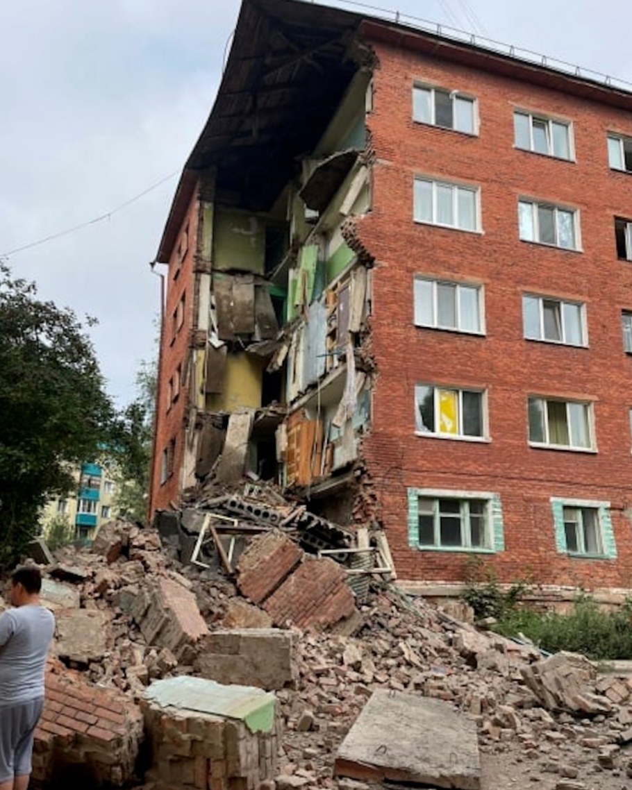 Обрушение жилого дома в Омске