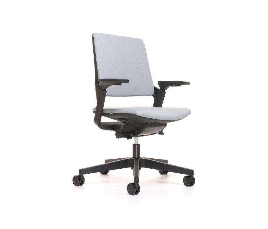 Эргономичное кресло Silver Interstuhl