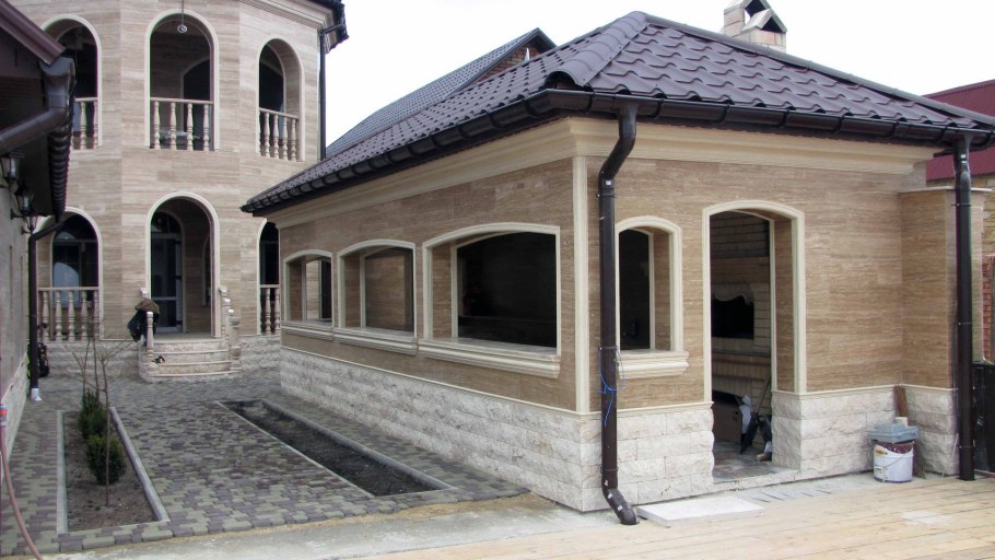 Фасад камнем армянский травертин