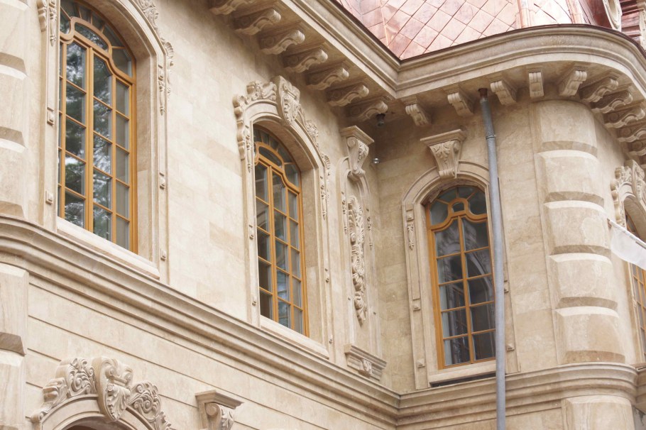 Армянский травертин фасад