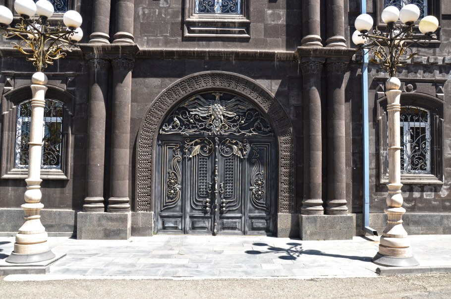 Черный туф Гюмри