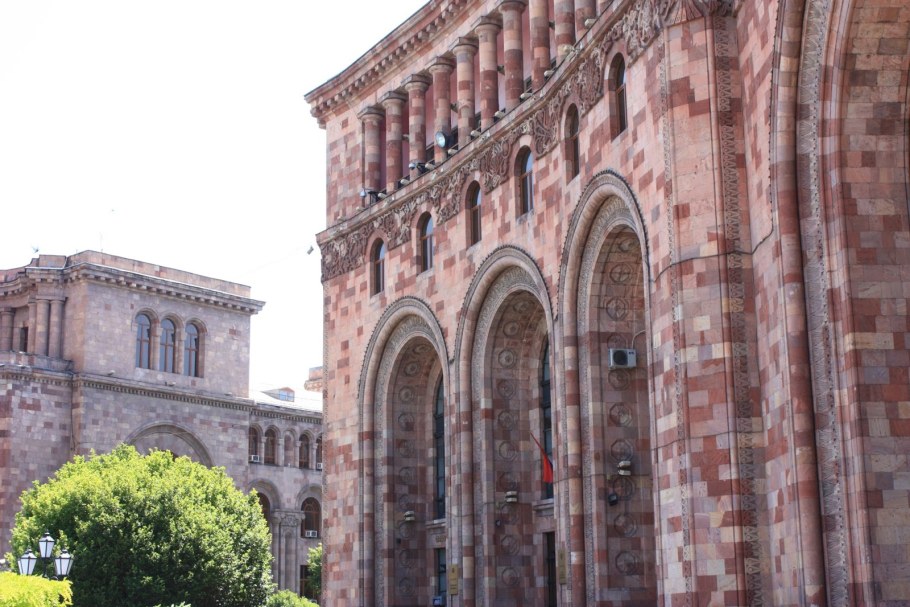 Розовый туф Армения