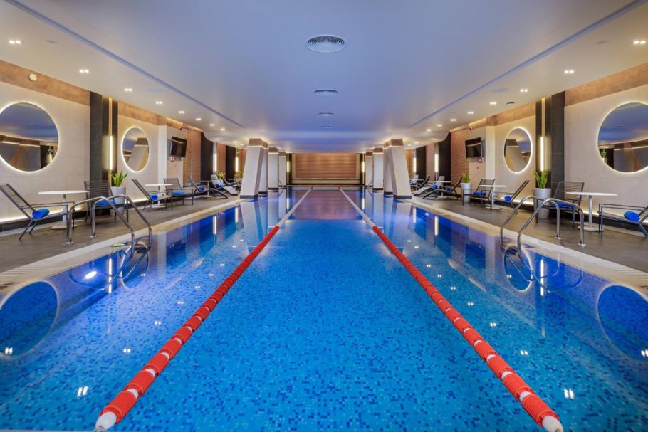 Хилтон Новороссийск бассейн