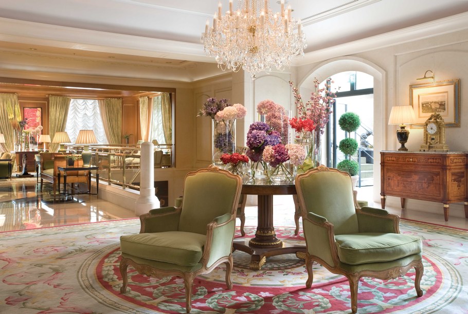 Отель four Seasons в Москве лобби