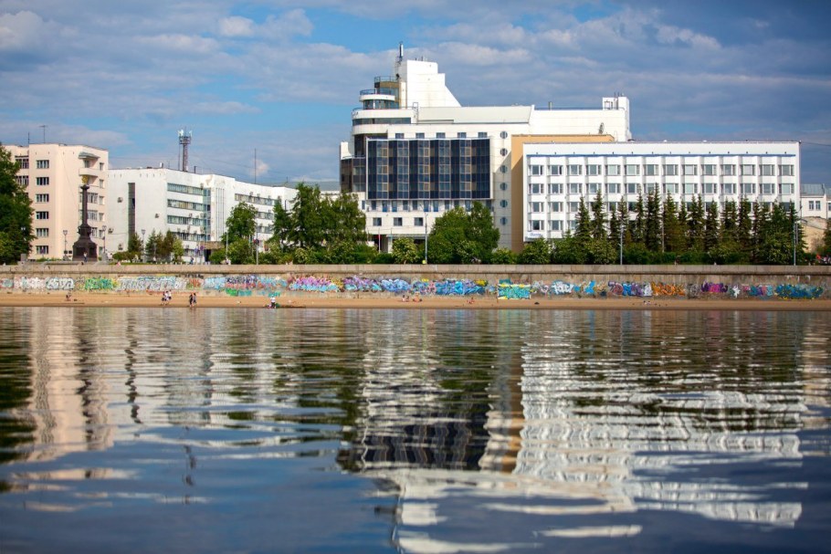 Архангельск гостиница Двина вид с реки