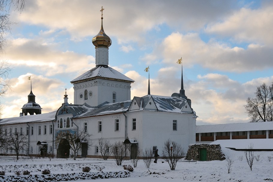 Святые ворота с Церковью Николая Чудотворца Толга