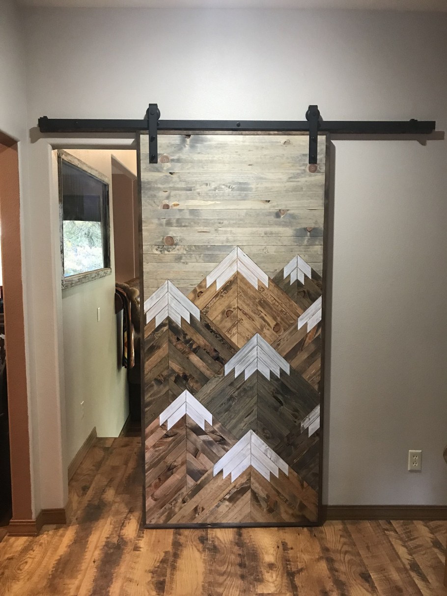 Амбарная дверь в интерьере