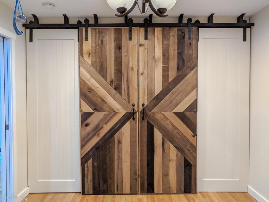 Амбарные двери двустворчатые