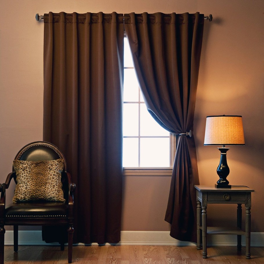Коричневые портьеры