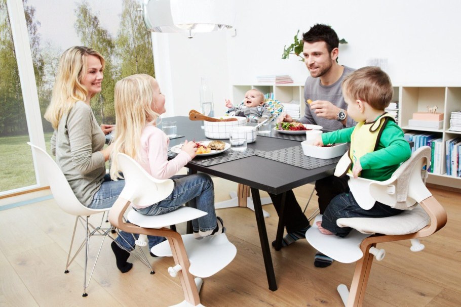 Nomi стульчик для кормления