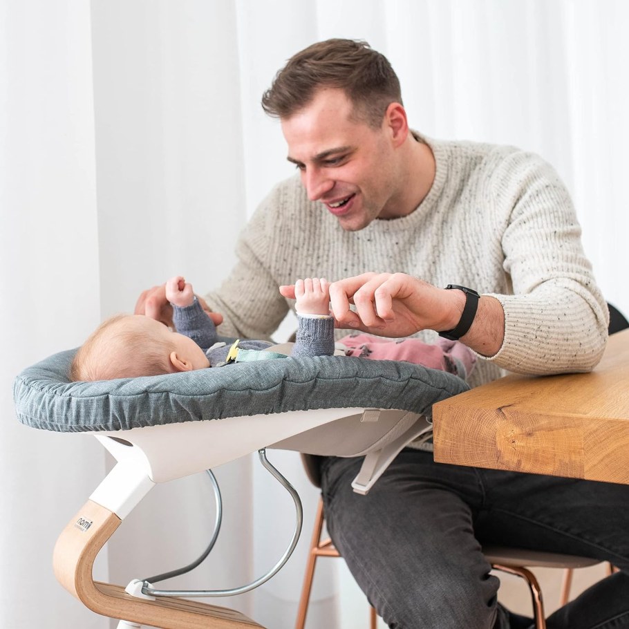 Nomi стульчик для кормления