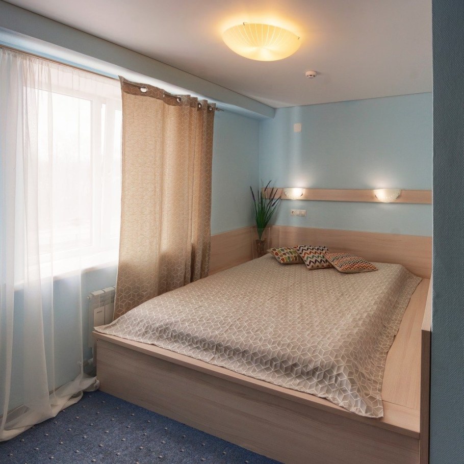 Одноместный номер с двуспальная кровать с выходом на балкон