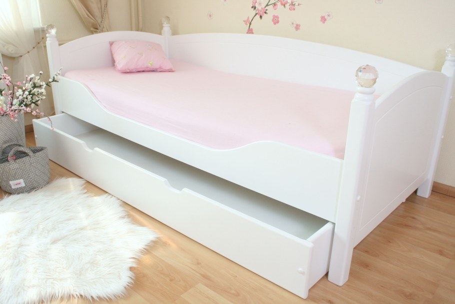 Детская кровать для девочки