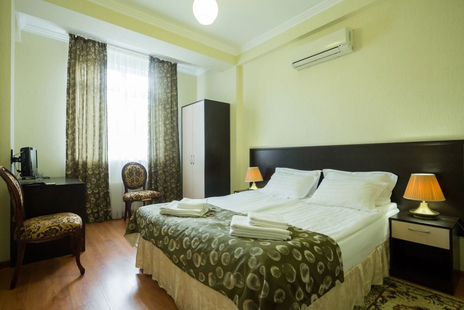 Имран Хоста отель