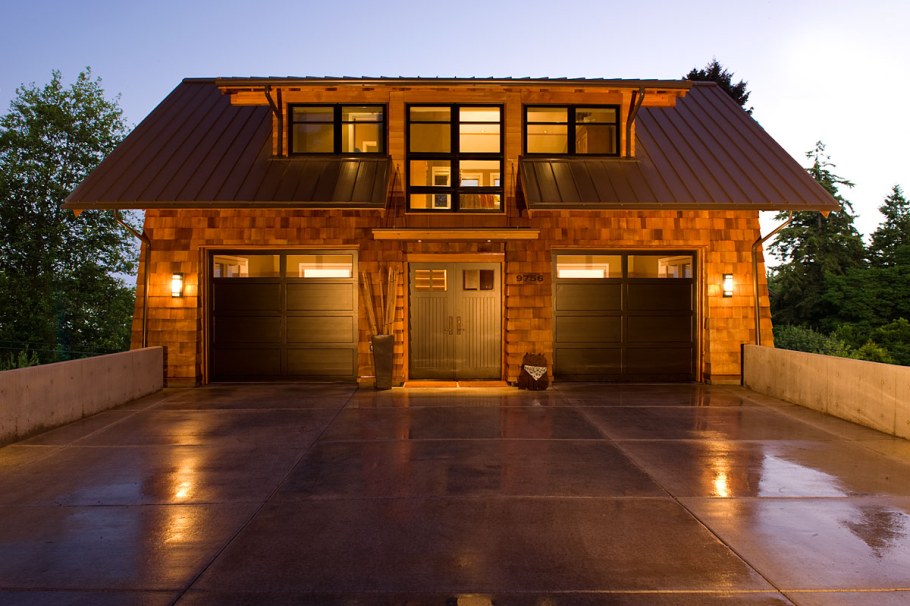 Гараж на участке