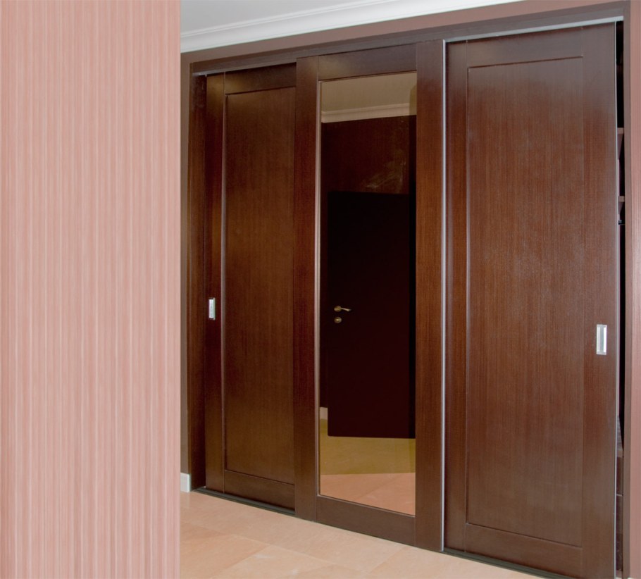 Шкафы купе с раздвижными дверьми из МДФ