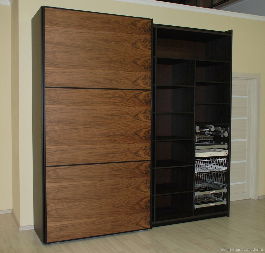 Шкаф купе дерево