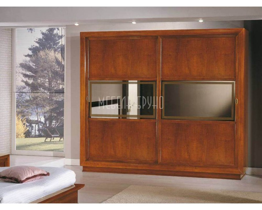 Шкаф купе из массива дерева