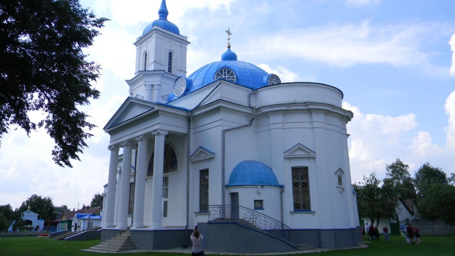 Остановка возле церкви Покров