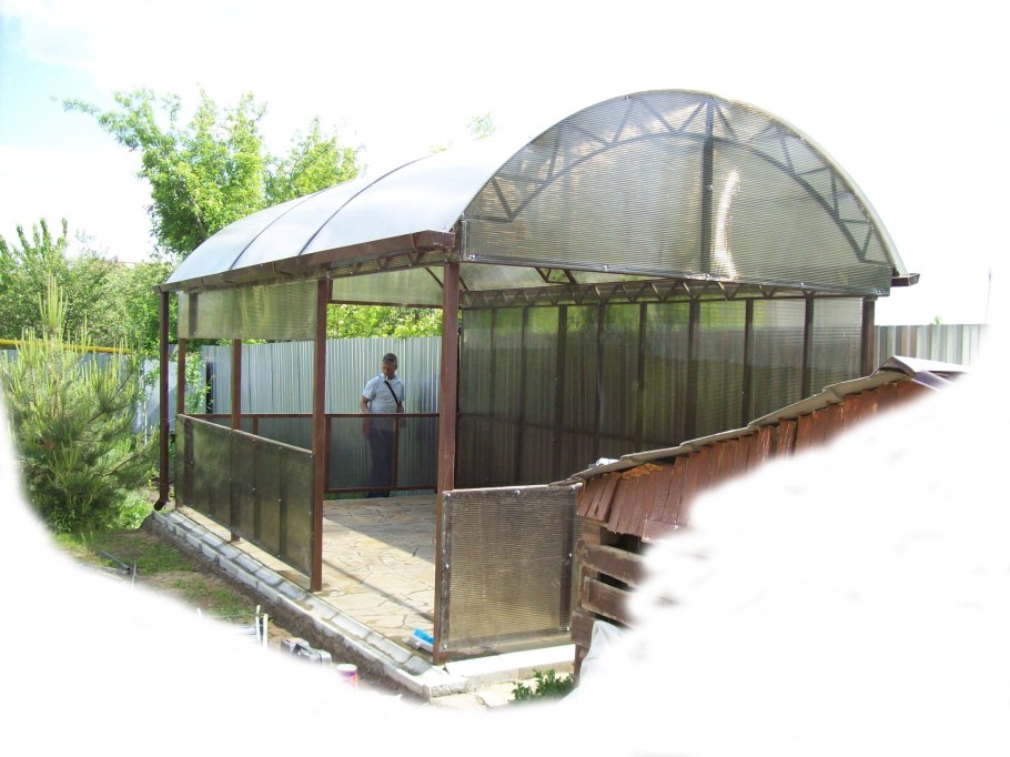 Беседка обшитая поликарбонатом