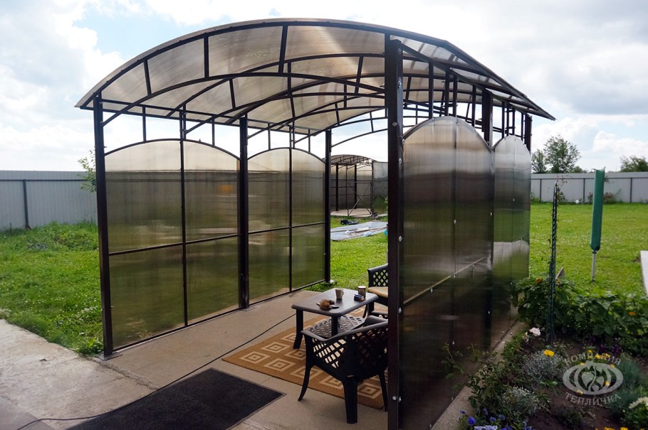 Беседка с прозрачным поликарбонатом