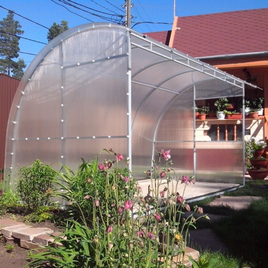 Теплица с навесом