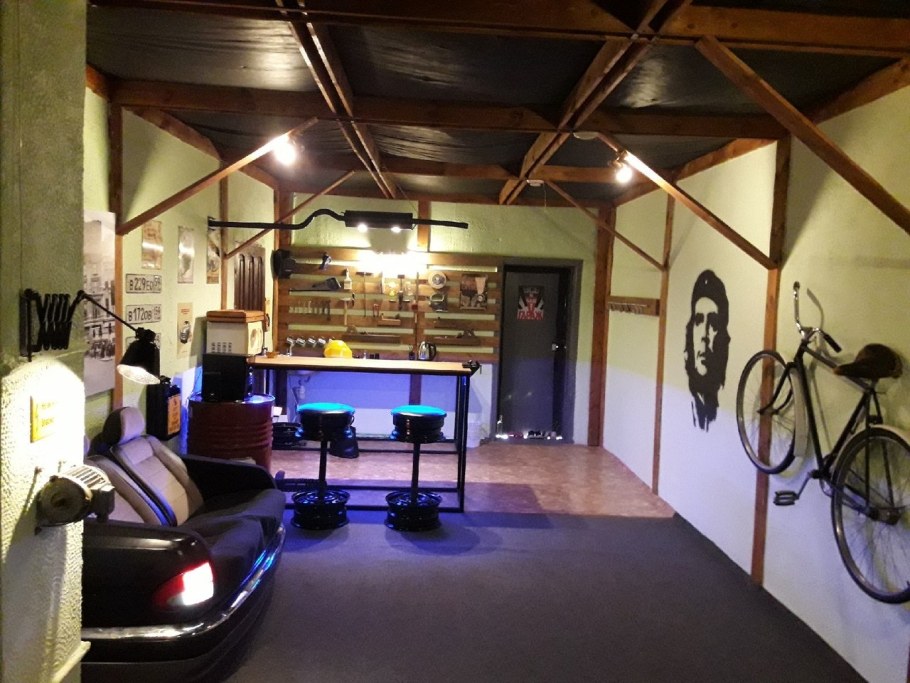 Гараж для посиделок