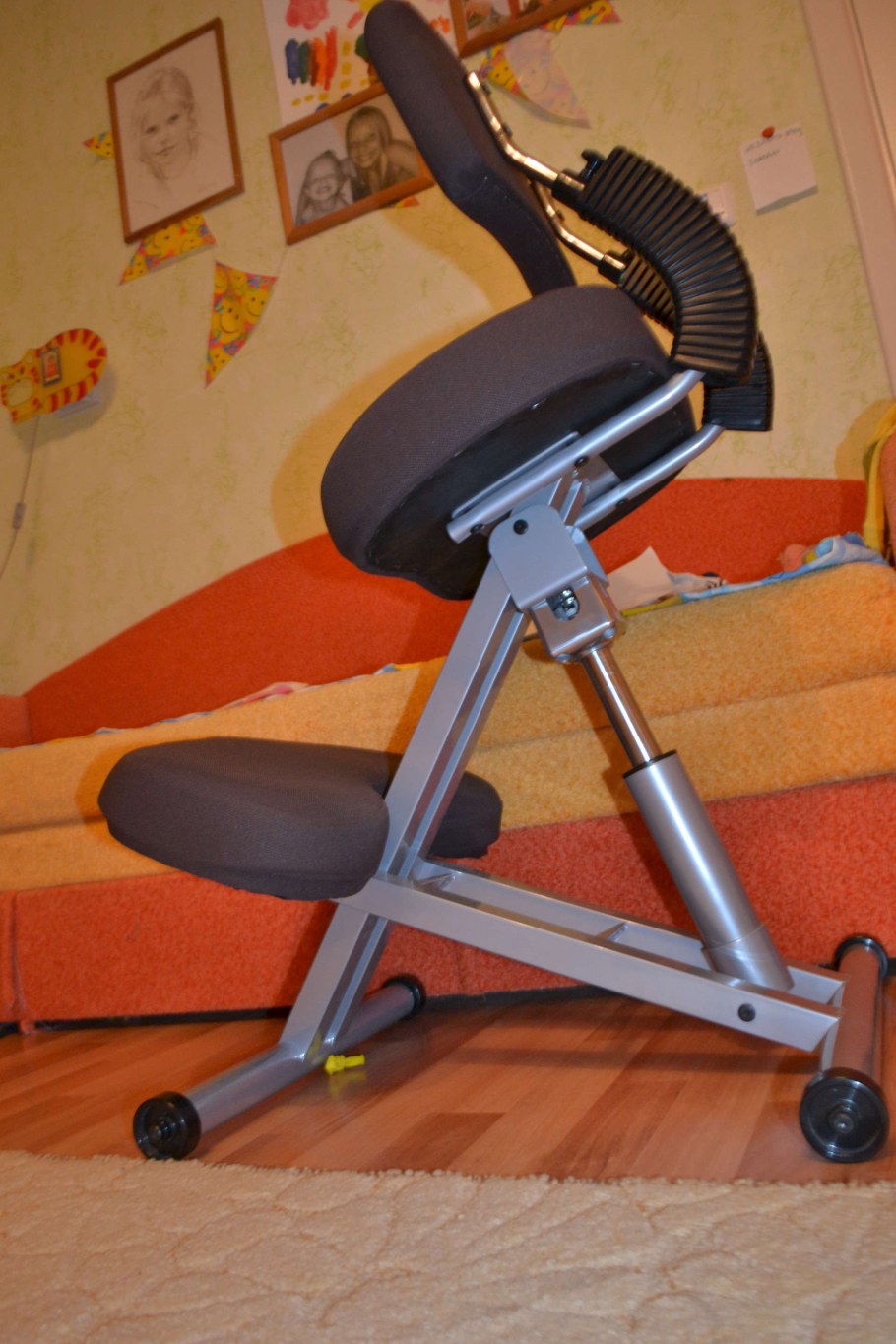 Сборка коленного стула